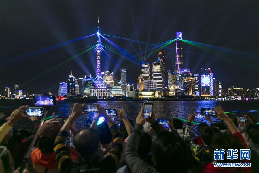 (新华全媒头条·图文互动)(5)流动中国折射复苏新气象——透视“十一”黄金周